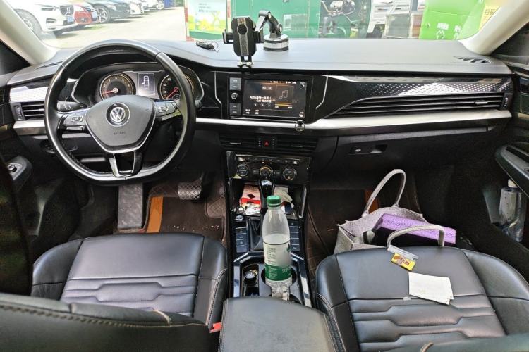 Used Volkswagen Passat 2019 330TSI Elite Edition China VI Center Console