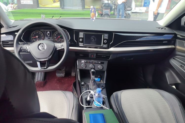Used Volkswagen Passat 2019 280TSI Business Edition China VI Center Console