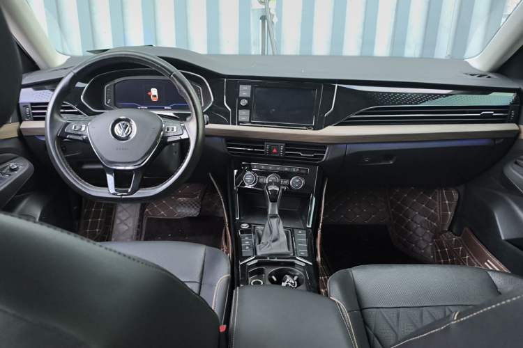 Used Volkswagen Passat 2019 330TSI Luxury Edition China VI Standard Center Console