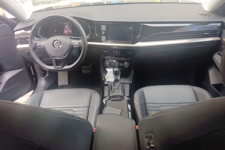 Used Volkswagen Passat 2019 330TSI Elite Edition China VI Center Console