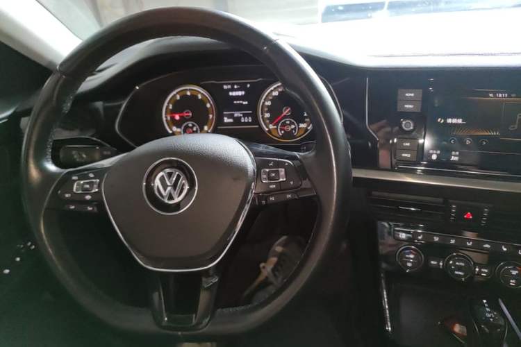 Used Volkswagen Passat 2019 330TSI Elite Edition China VI Center Console