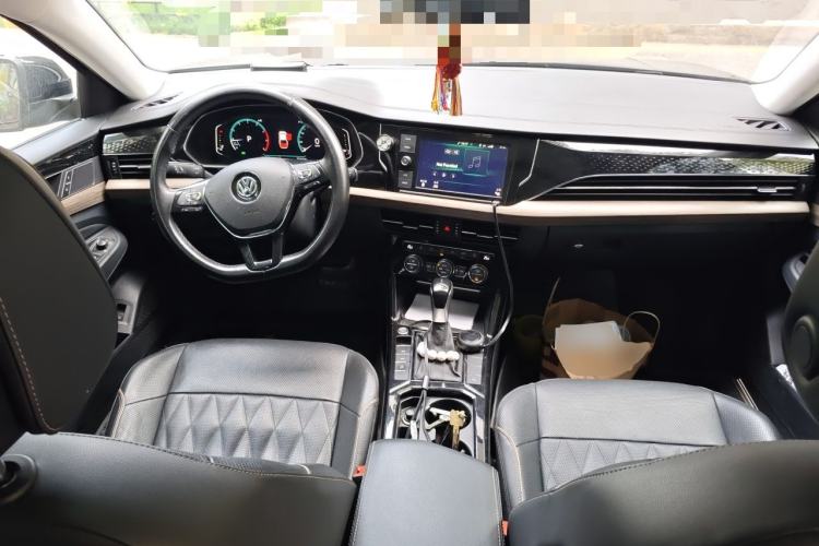 Used Volkswagen Passat 2019 330TSI Luxury Edition China VI Standard Center Console