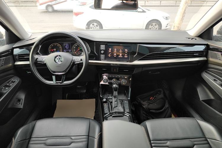 Used Volkswagen Passat 2019 330TSI Elite Edition China VI Center Console