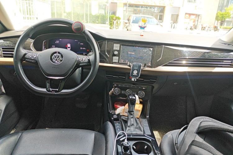 Used Volkswagen Passat 2019 380TSI Luxury Edition China VI Standard Center Console