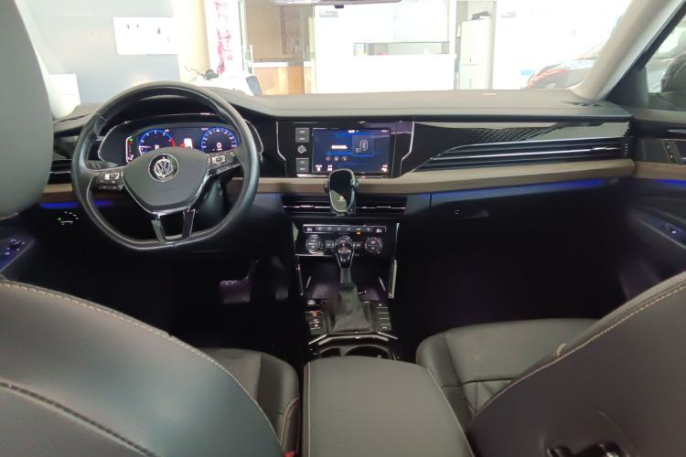 Used Volkswagen Passat 2019 330TSI Luxury Edition China VI Standard Center Console