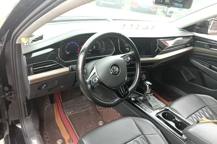 Used Volkswagen Passat 2019 330TSI Luxury Edition China VI Standard Center Console