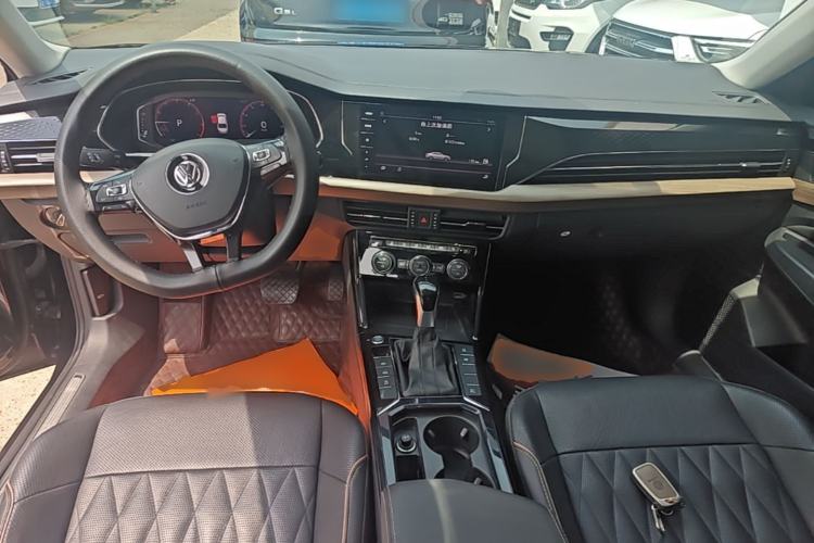 Used Volkswagen Passat 2019 380TSI Prestige Edition China VI Standard Center Console