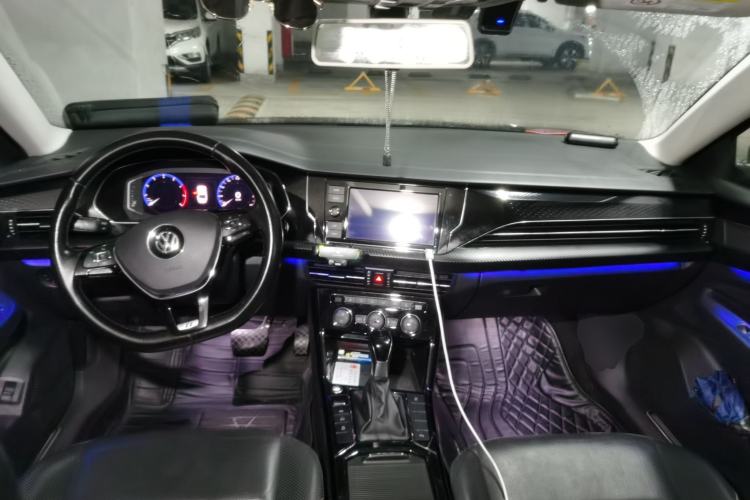 Used Volkswagen Passat 2019 330TSI Luxury Edition China VI Standard Center Console