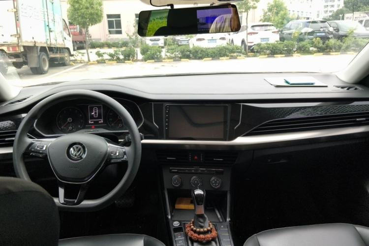 Used Volkswagen Passat 2019 280TSI Business Edition China VI Center Console