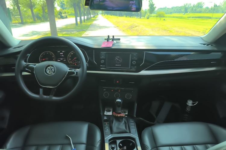 Used Volkswagen Passat 2019 280TSI Business Edition China VI Center Console