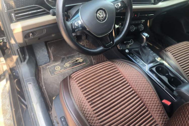 Used Volkswagen Passat 2019 330TSI Luxury Edition China VI Standard Center Console