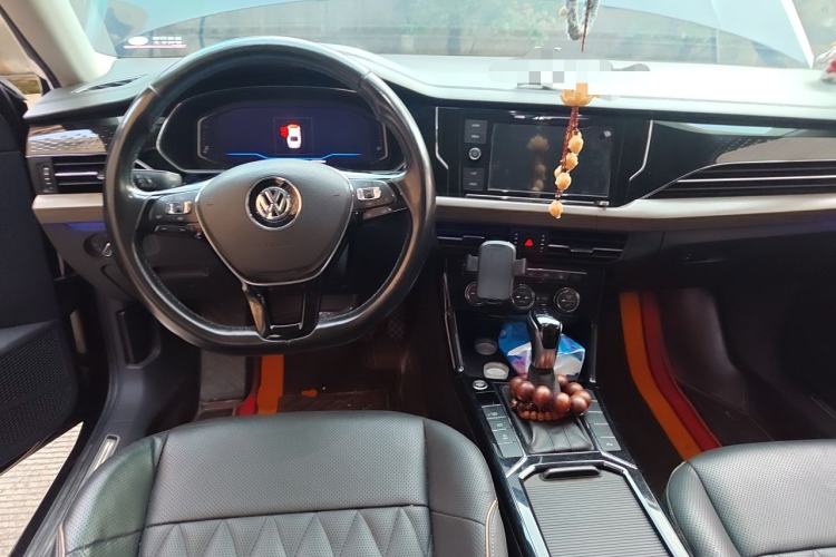 Used Volkswagen Passat 2019 330TSI Luxury Edition China VI Standard Center Console