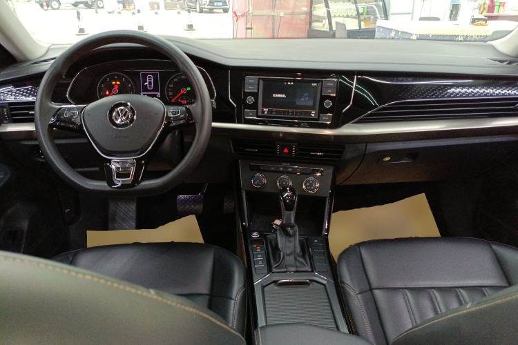 Used Volkswagen Passat 2019 280TSI Business Edition China VI Center Console