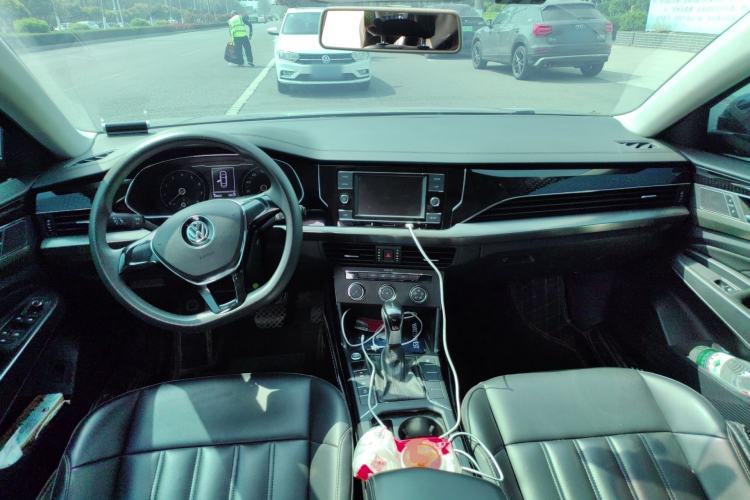 Used Volkswagen Passat 2019 280TSI Business Edition China VI Center Console