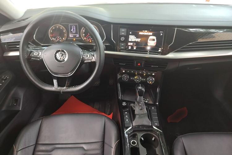 Used Volkswagen Passat 2019 330TSI Elite Edition China VI Center Console