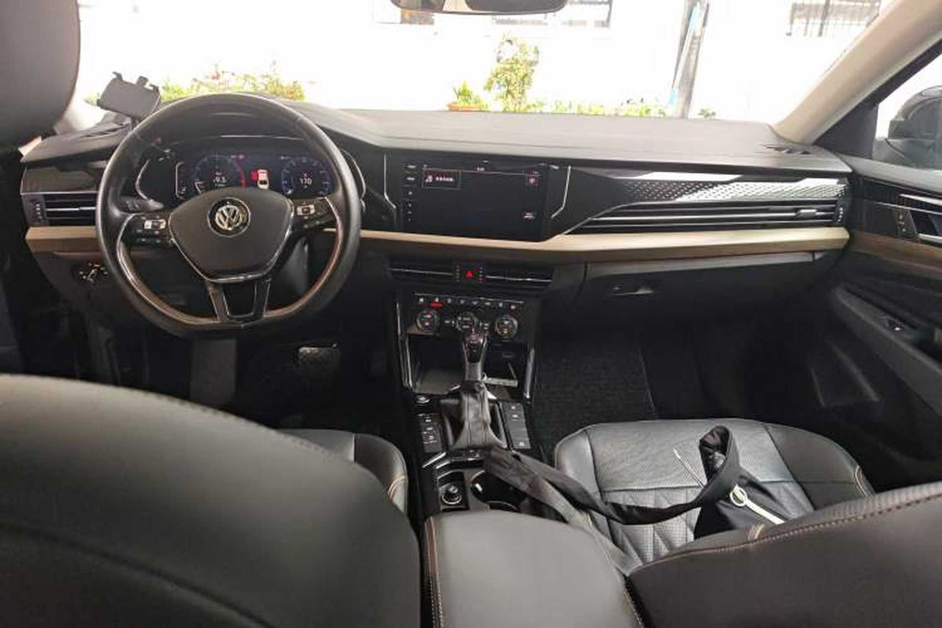 Used Volkswagen Passat 2019 330TSI Prestige Edition China VI Standard Center Console