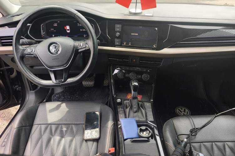 Used Volkswagen Passat 2019 330TSI Luxury Edition China VI Standard Center Console