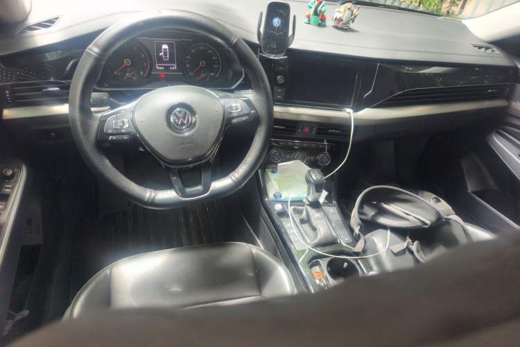 Used Volkswagen Passat 2019 280TSI Elite Edition China VI Standard Center Console