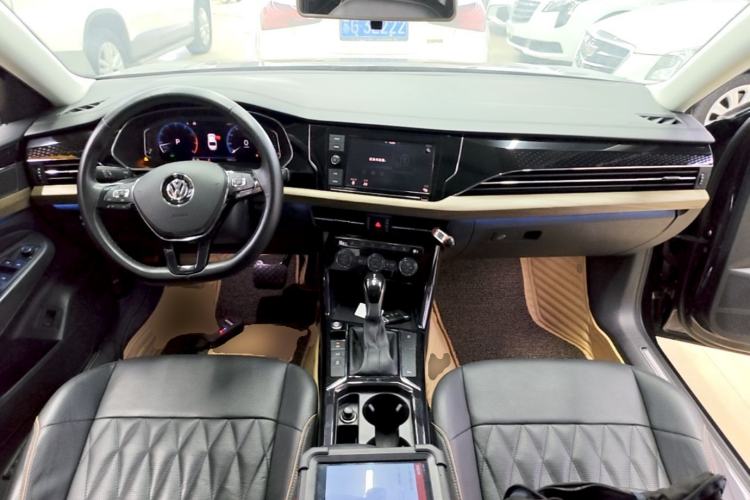 Used Volkswagen Passat 2019 330TSI Luxury Edition China VI Standard Center Console