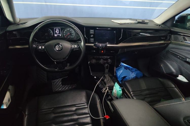 Used Volkswagen Passat 2019 330TSI Elite Edition China VI Center Console