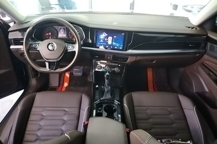 Used Volkswagen Passat 2019 330TSI Elite Edition China VI Center Console