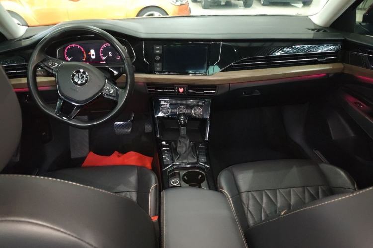 Used Volkswagen Passat 2019 330TSI Luxury Edition China VI Standard Center Console