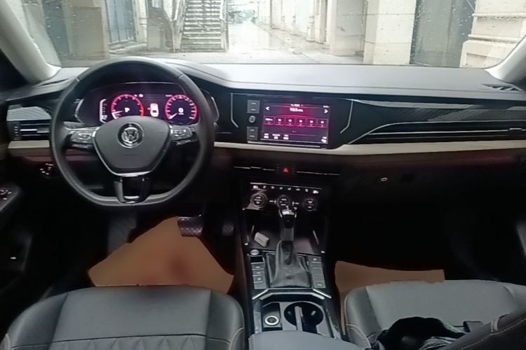 Used Volkswagen Passat 2019 330TSI Luxury Edition China VI Standard Center Console