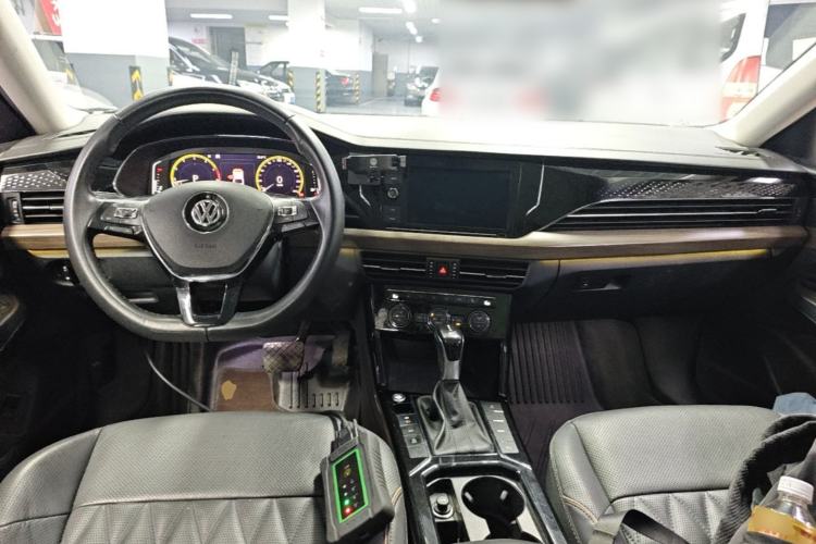 Used Volkswagen Passat 2019 330TSI Luxury Edition China VI Standard Center Console