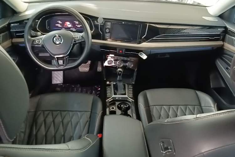 Used Volkswagen Passat 2019 330TSI Luxury Edition China VI Standard Center Console
