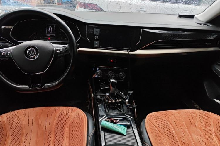Used Volkswagen Passat 2019 330TSI Elite Edition China VI Center Console
