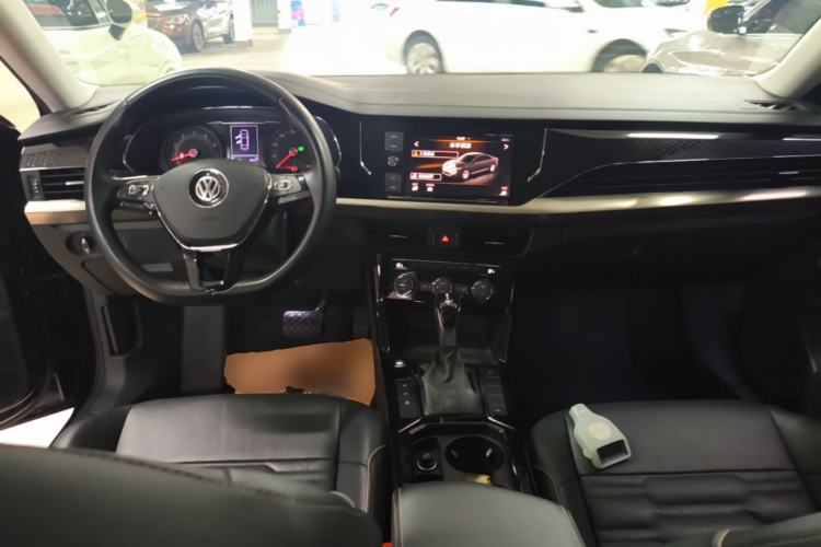 Used Volkswagen Passat 2019 330TSI Elite Edition China VI Center Console