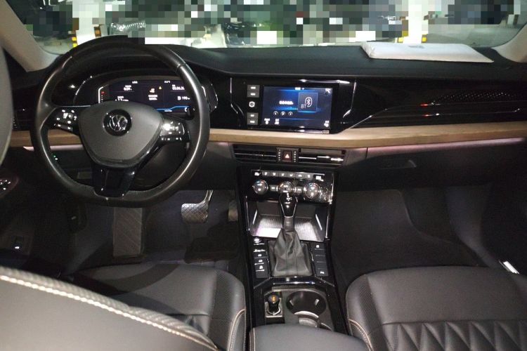 Used Volkswagen Passat 2019 330TSI Luxury Edition China VI Standard Center Console