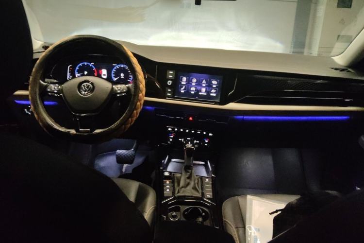 Used Volkswagen Passat 2019 380TSI Luxury Edition China VI Standard Center Console