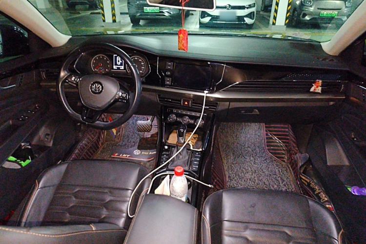 Used Volkswagen Passat 2019 330TSI Elite Edition China VI Center Console