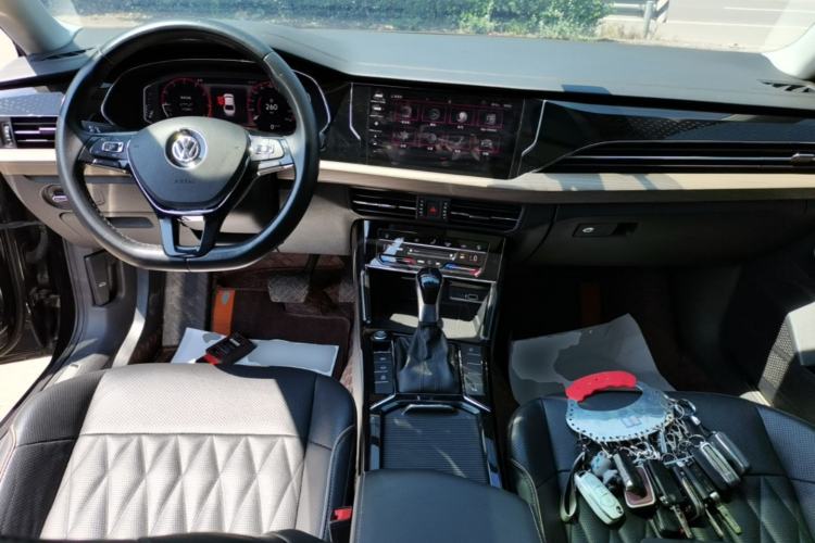 Used Volkswagen Passat 2019 330TSI Luxury Edition China VI Standard Center Console