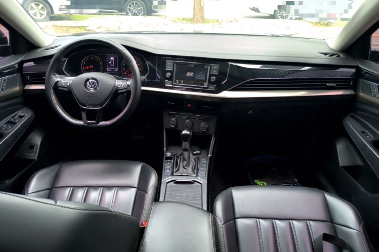 Used Volkswagen Passat 2019 280TSI Business Edition China VI Center Console