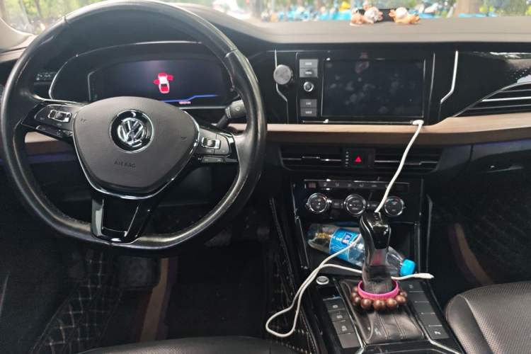 Used Volkswagen Passat 2019 330TSI Luxury Edition China VI Standard Center Console