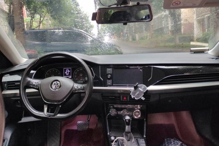 Used Volkswagen Passat 2019 330TSI Elite Edition China VI Center Console