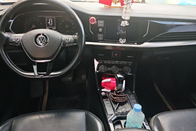 Used Volkswagen Passat 2019 330TSI Elite Edition China VI Center Console