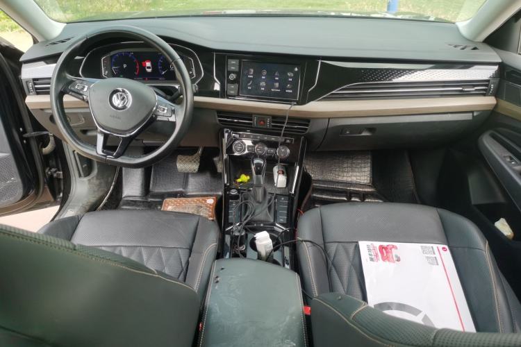 Used Volkswagen Passat 2019 330TSI Luxury Edition China VI Standard Center Console