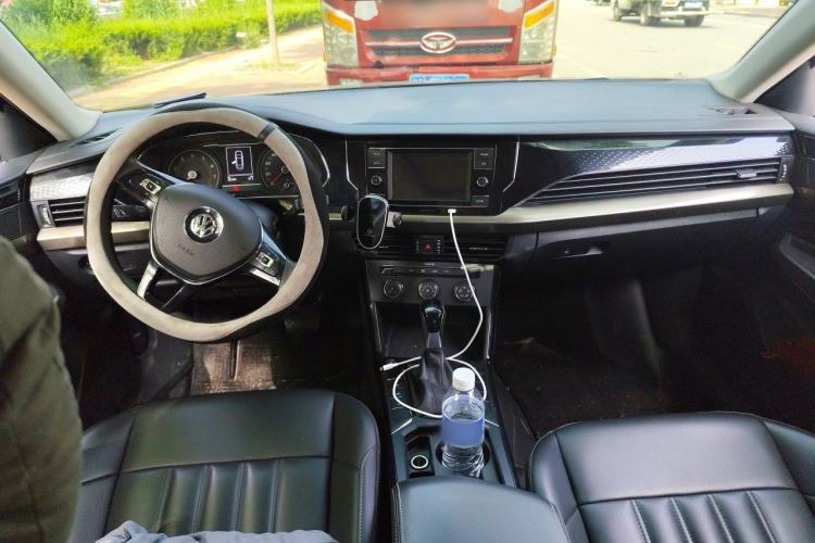 Used Volkswagen Passat 2019 280TSI Business Edition China VI Center Console