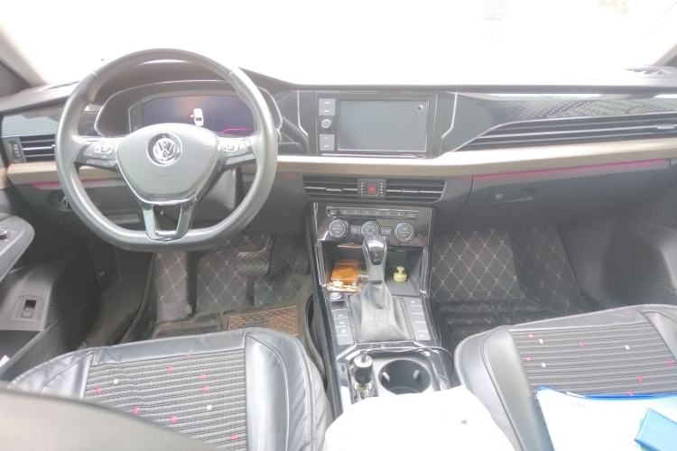 Used Volkswagen Passat 2019 380TSI Luxury Edition China VI Standard Center Console