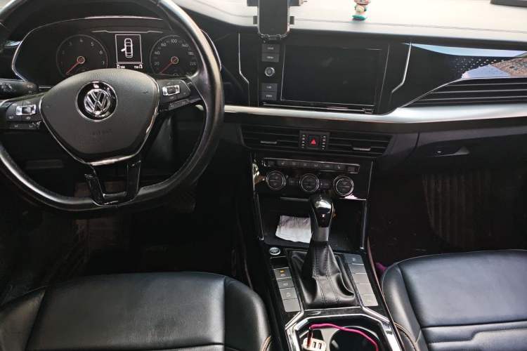 Used Volkswagen Passat 2019 330TSI Elite Edition China VI Center Console