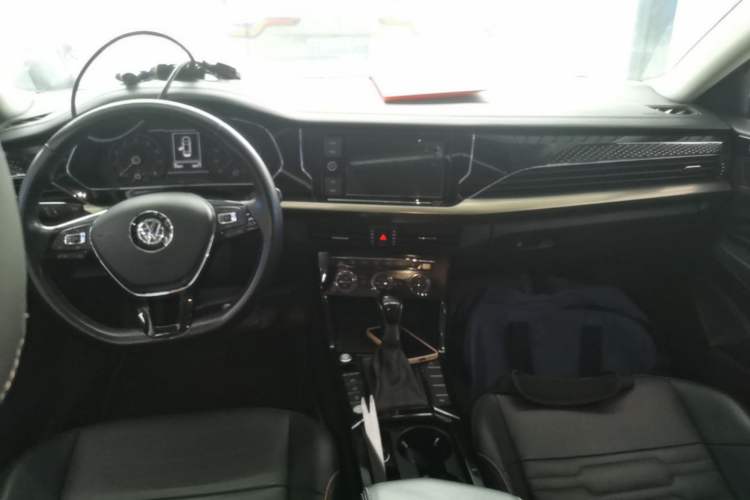 Used Volkswagen Passat 2019 330TSI Elite Edition China VI Center Console
