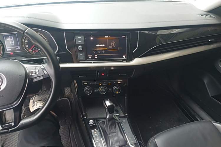 Used Volkswagen Passat 2019 330TSI Elite Edition China VI Center Console