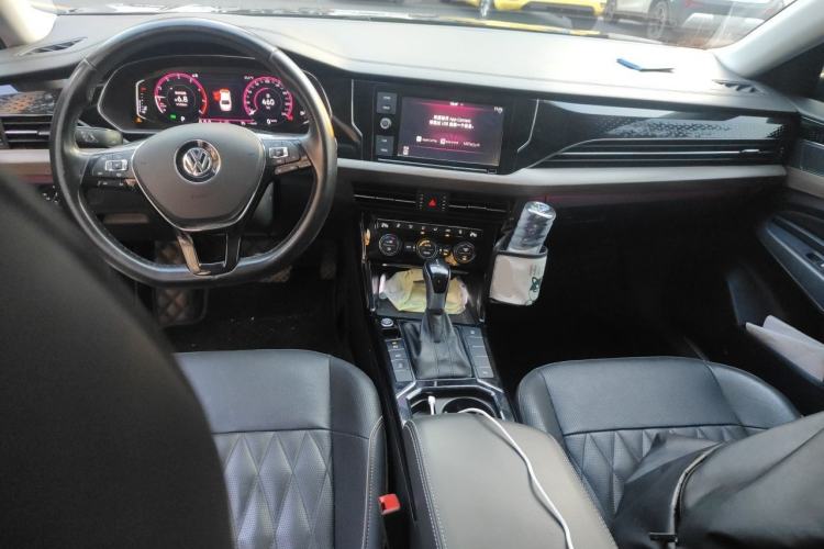 Used Volkswagen Passat 2019 330TSI Luxury Edition China VI Standard Center Console