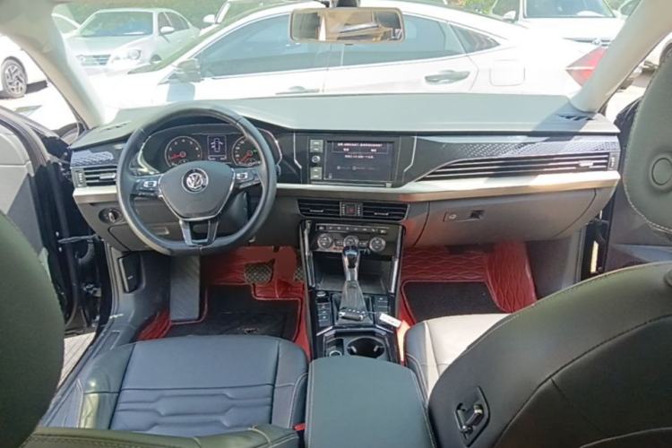 Used Volkswagen Passat 2019 330TSI Elite Edition China VI Center Console