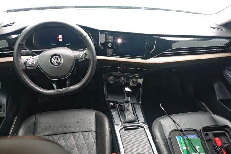 Used Volkswagen Passat 2019 330TSI Luxury Edition China VI Standard Center Console