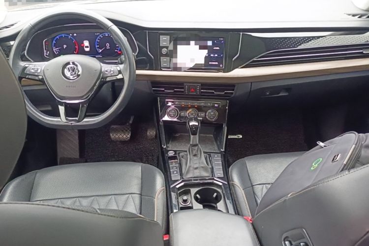 Used Volkswagen Passat 2019 330TSI Luxury Edition China VI Standard Center Console