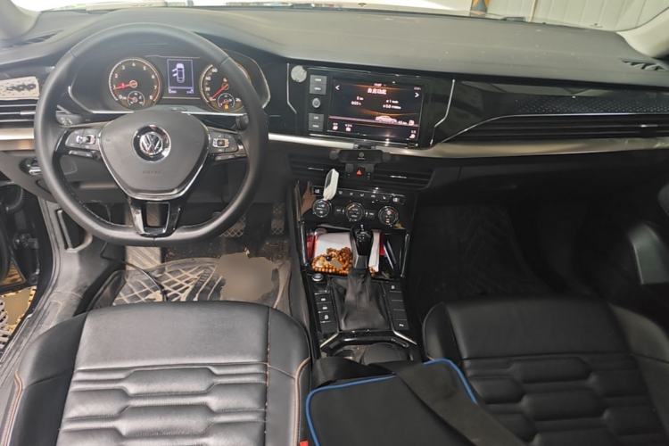 Used Volkswagen Passat 2019 330TSI Elite Edition China VI Center Console